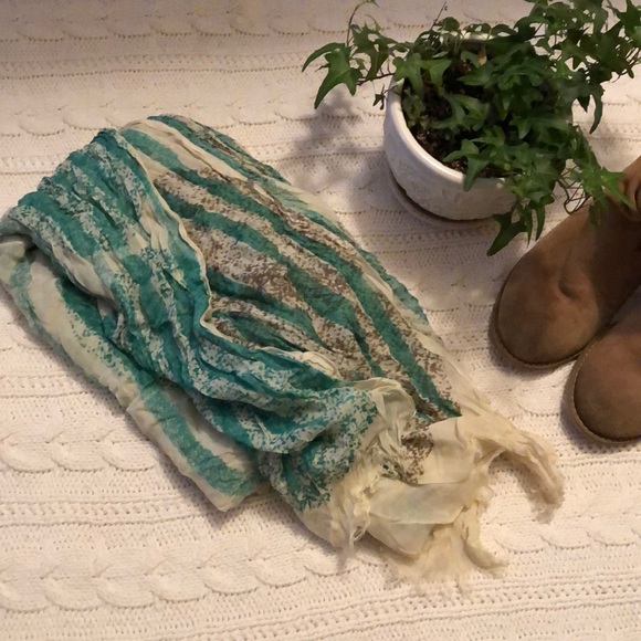 Scarf - Picture 2 of 3